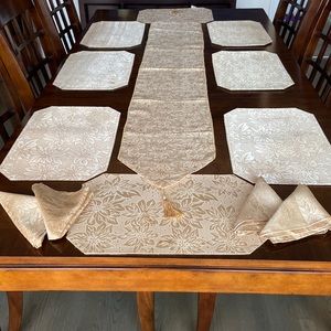 Pretty Gold Poinsettia Print Placements with Matching Table runner & 4 Napkins